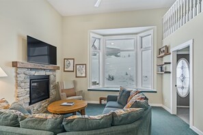 Smart-tv och eldstad