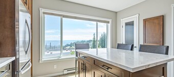 Spacious Townhouse w/ views - Great for bigger groups!