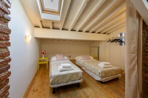 2 habitaciones, tabla de planchar con plancha, wifi y ropa de cama 