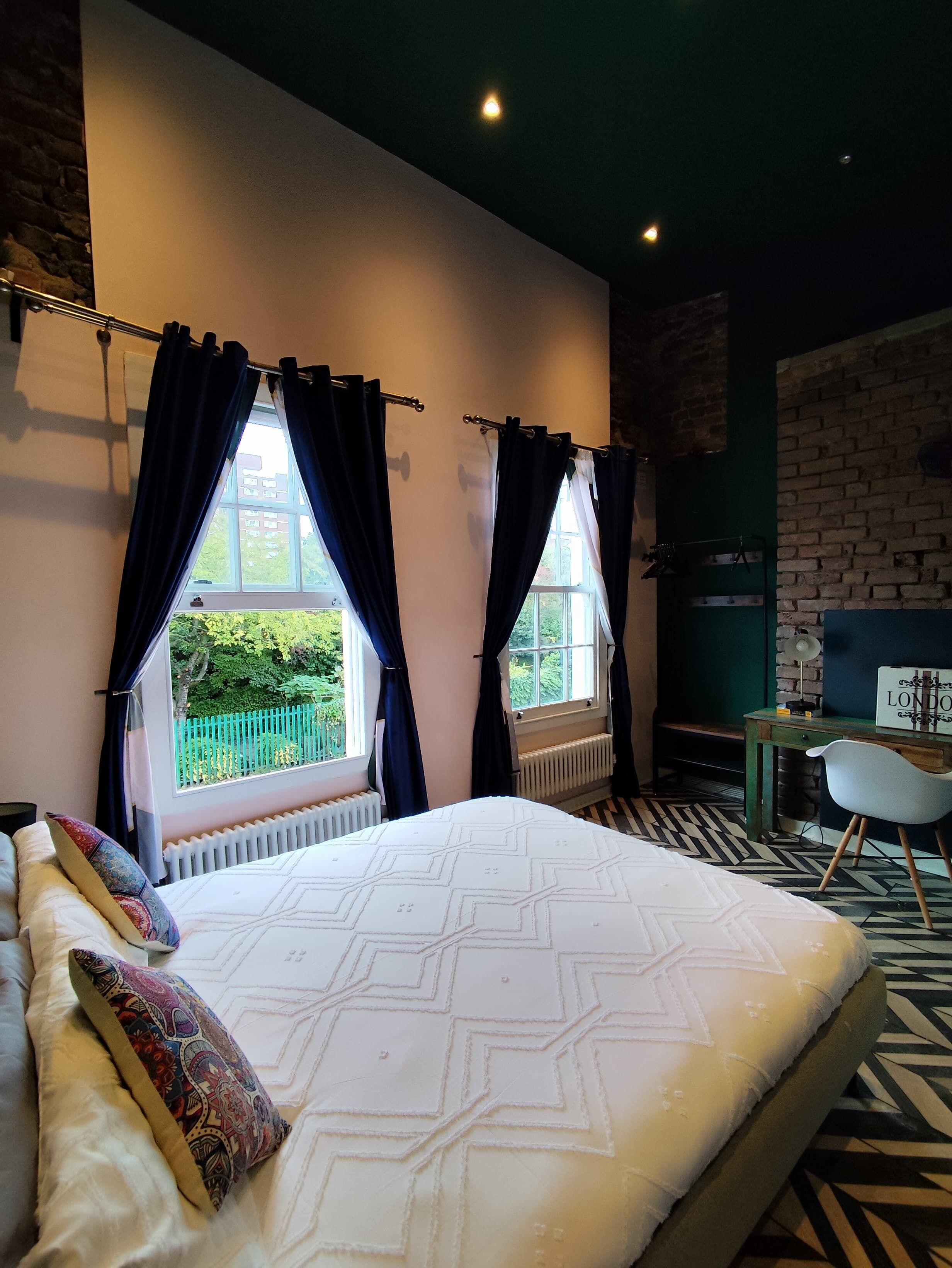 3 bedrooms, iron/ironing board, free WiFi