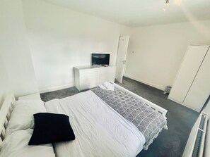 3 Schlafzimmer, Bügeleisen/Bügelbrett, WLAN, Bettwäsche