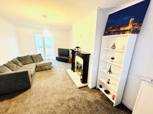 3 Bedroom Deluxe Home In Doncaster