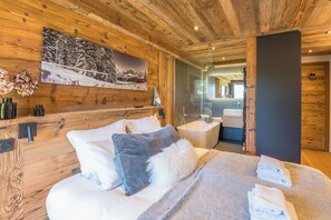 4 chambres, fer et planche à repasser, Wi-Fi, draps fournis