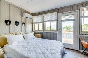 2 bedrooms, desk, iron/ironing board, travel cot