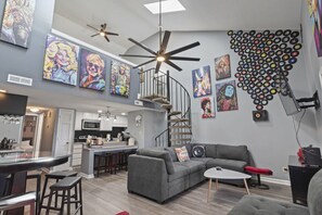 TV, ping pong, books, stereo