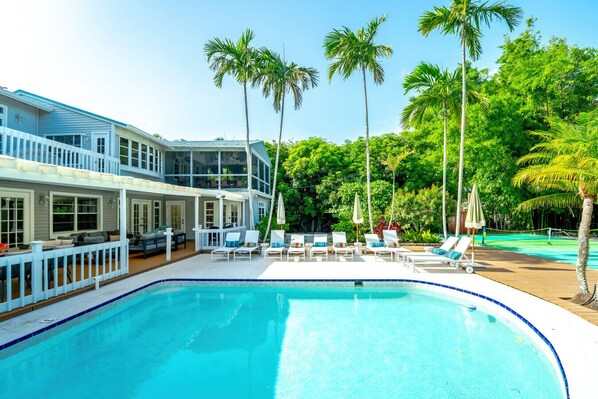 Piscine extérieure, piscine chauffée