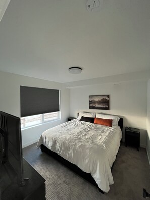 4 室のベッドルーム、デスク、旅行用ベビーベッド、WiFi (無料)