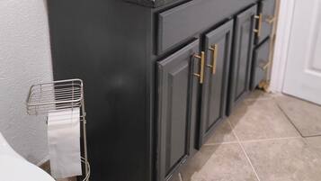 Dusch, hÄrtork, handdukar och tvÄl