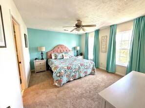 3 chambres, fer et planche à repasser, Wi-Fi, draps fournis