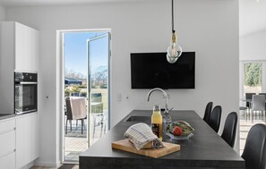 Fridge, microwave, dishwasher, coffee/tea maker