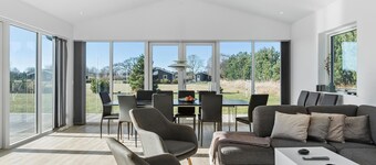 5 bedroom cozy home in Væggerløse