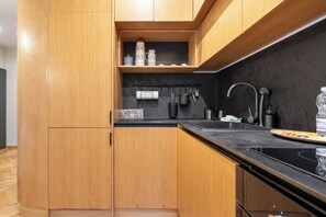 Kühlschrank, Ofen, Herdplatte, Geschirrspüler