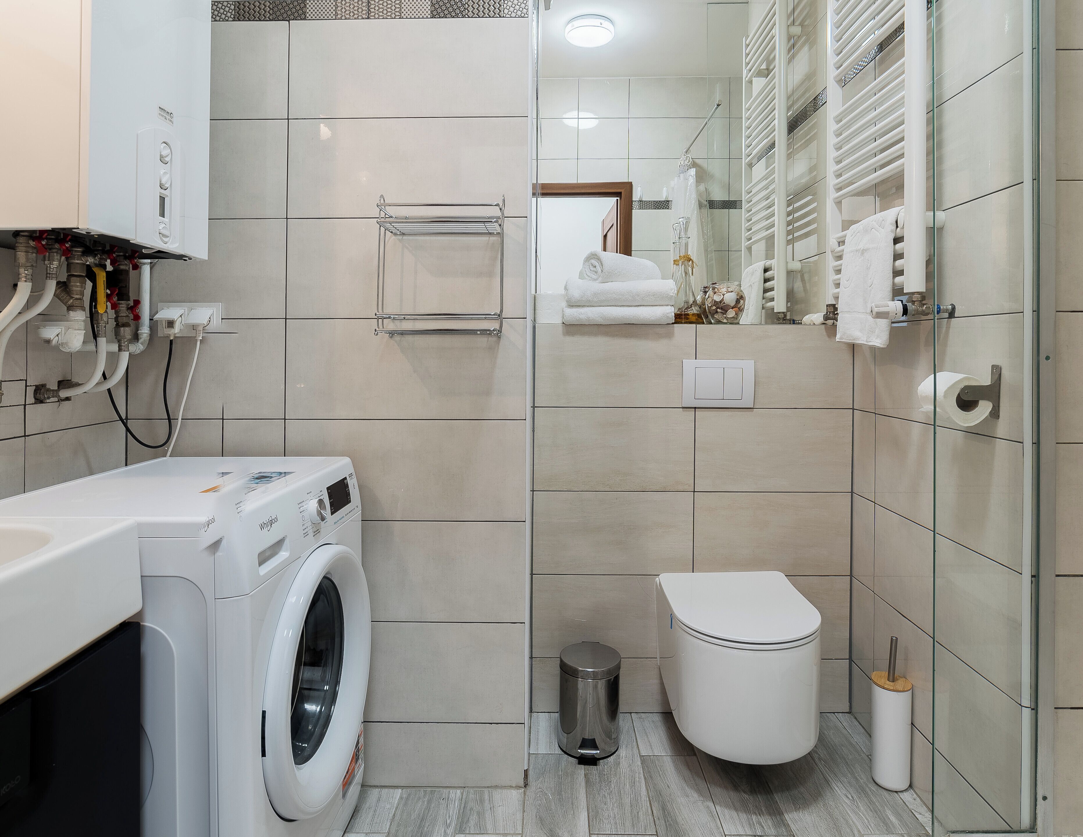 Douche, articles de toilette gratuits, sèche-cheveux