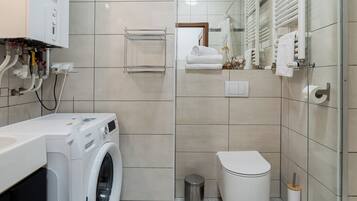 Douche, articles de toilette gratuits, sèche-cheveux