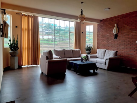 Soundproofing, free WiFi