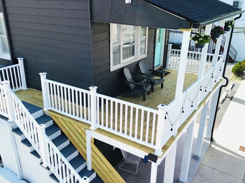 9BR Beach Block Escape – Perfect for Large Groups!