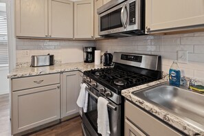 Fridge, microwave, oven, stovetop - 9BR Beach Block Escape – Perfect for Large Groups! (Atlantic City)