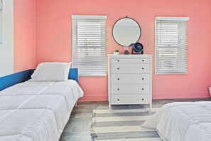 9 bedrooms, iron/ironing board, free WiFi, bed sheets - 9BR Beach Block Escape – Perfect for Large Groups! (Atlantic City)