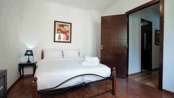 2 quartos, ferros/tábuas de passar roupa, Wi-Fi de cortesia