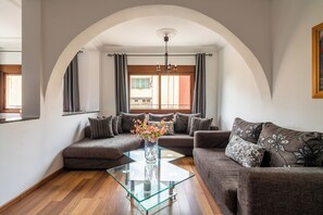 Smart TV - Cozy Apartment Near the Stadium (Rabat)