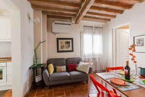 Interior - GuestHost - The Sun of Florence Home (Firenze)