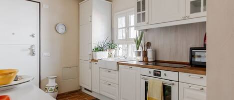 Réfrigérateur, four, plaque de cuisson, lave-vaisselle