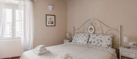 2 slaapkamers, een strijkplank/strijkijzer, wifi, beddengoed