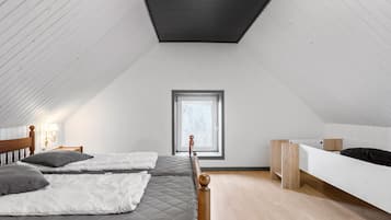 4 bedrooms, travel cot, free WiFi