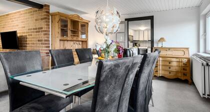 Awesome home in øster assels with WiFi