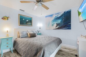 2 bedrooms, desk, free WiFi, bed sheets - Charming 2-Bedroom Retreat, Pool - Casa Turtle Cove - Roelens (Cape Coral)