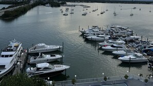 A marina with numerous boats docked, a bridge in the background, and a clear sky. - Cozy Studio with the Best Miami Skyline Views and free parking (North Bay Village)