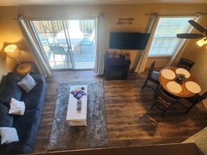 Smart TV, fireplace