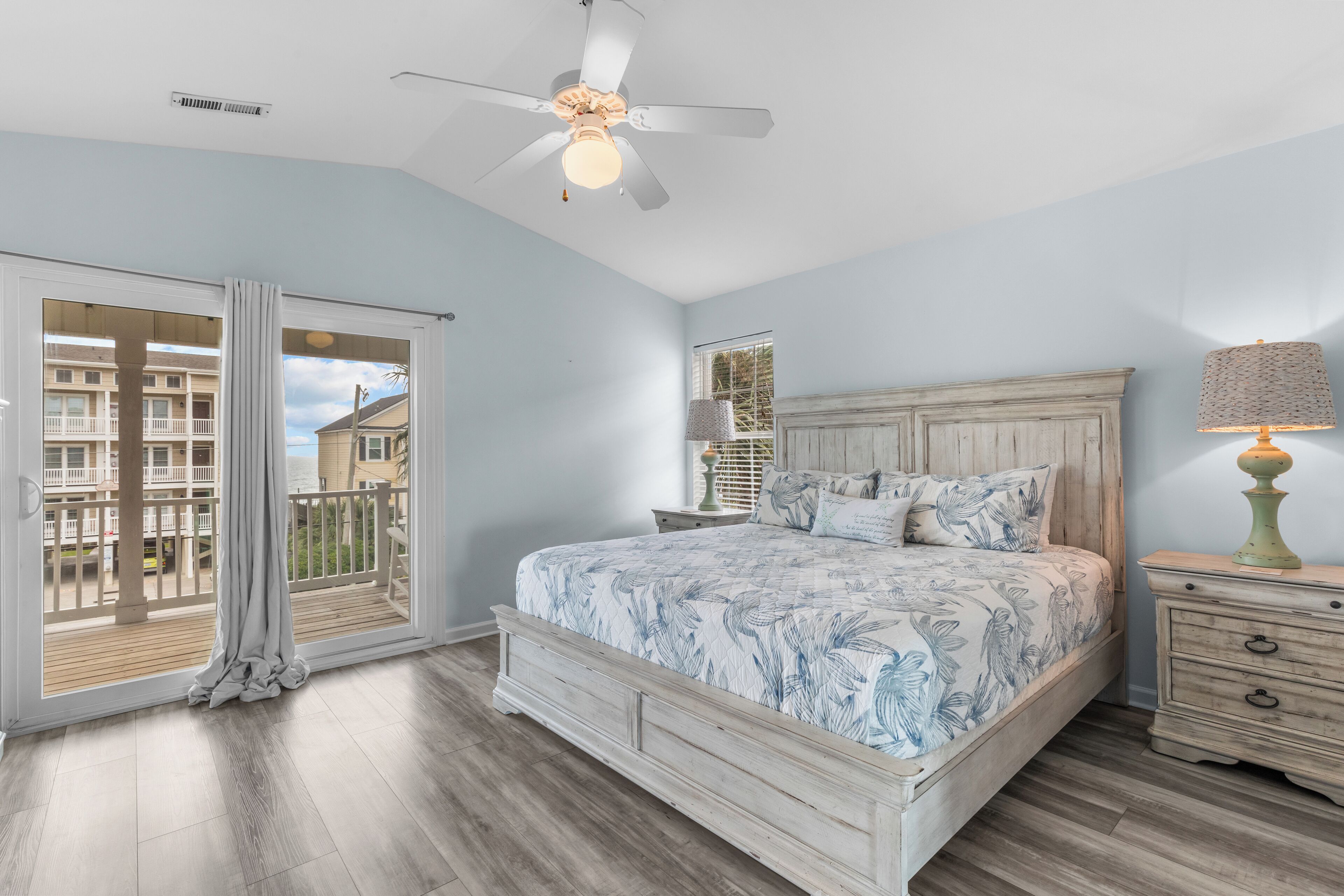 4 dormitorios, tabla de planchar con plancha, wifi gratis y ropa de cama