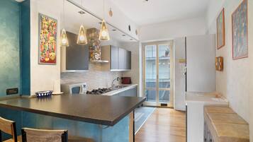 Fridge, microwave, oven, stovetop