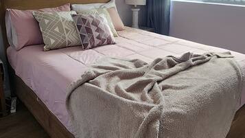 2 bedrooms, WiFi, bed sheets