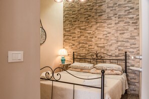 1 quarto, Wi-Fi de cortesia, roupa de cama