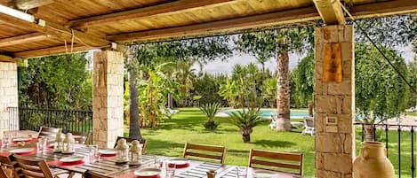 Outdoor dining