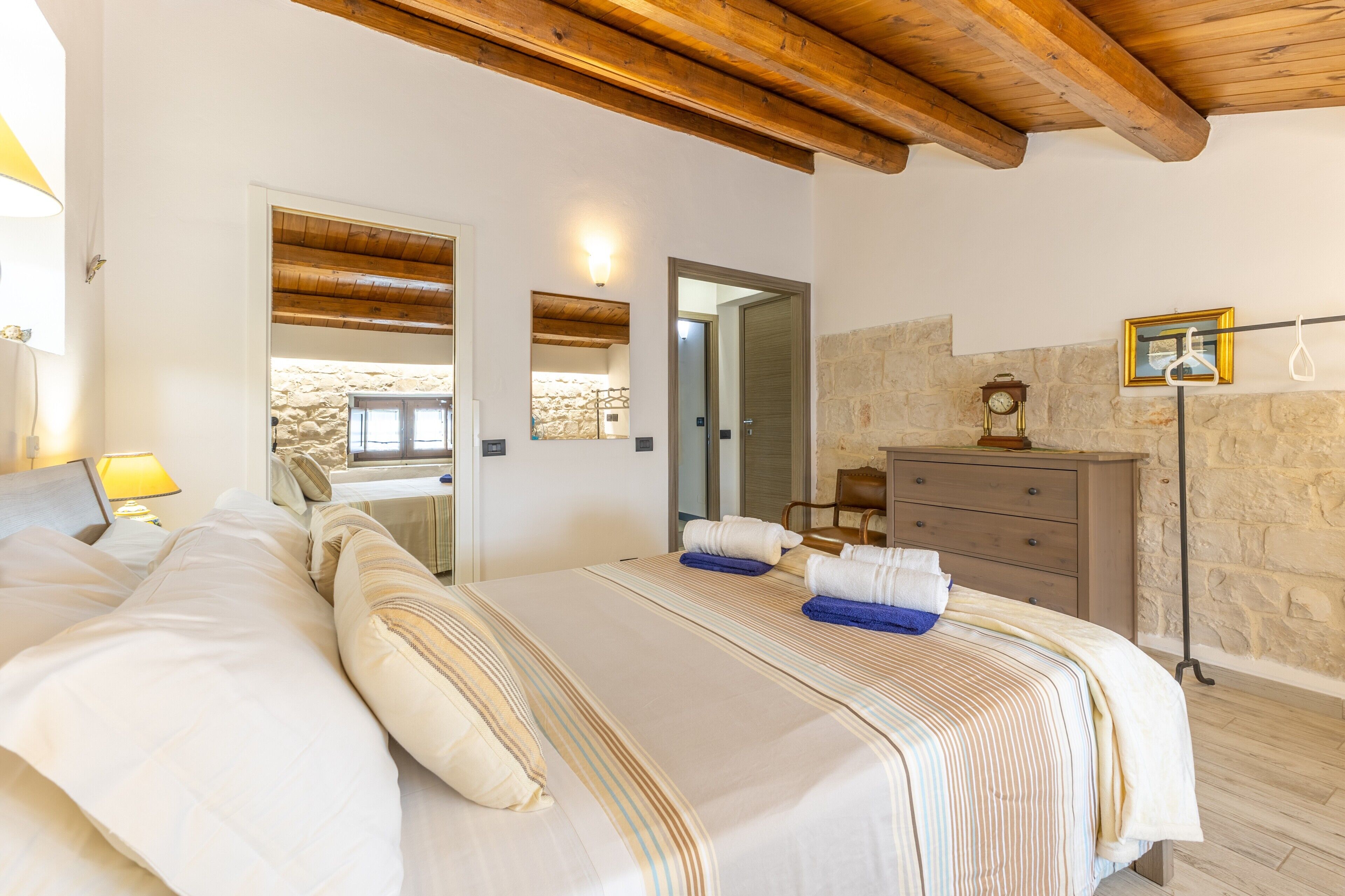 7 habitaciones, tabla de planchar con plancha y wifi gratis 