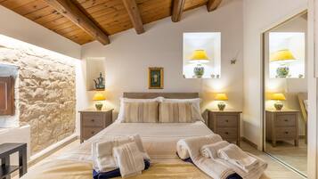 7 bedrooms, iron/ironing board, free WiFi, bed sheets