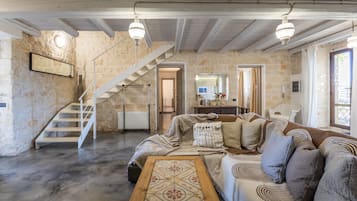 Tv och ett bordtennisbord