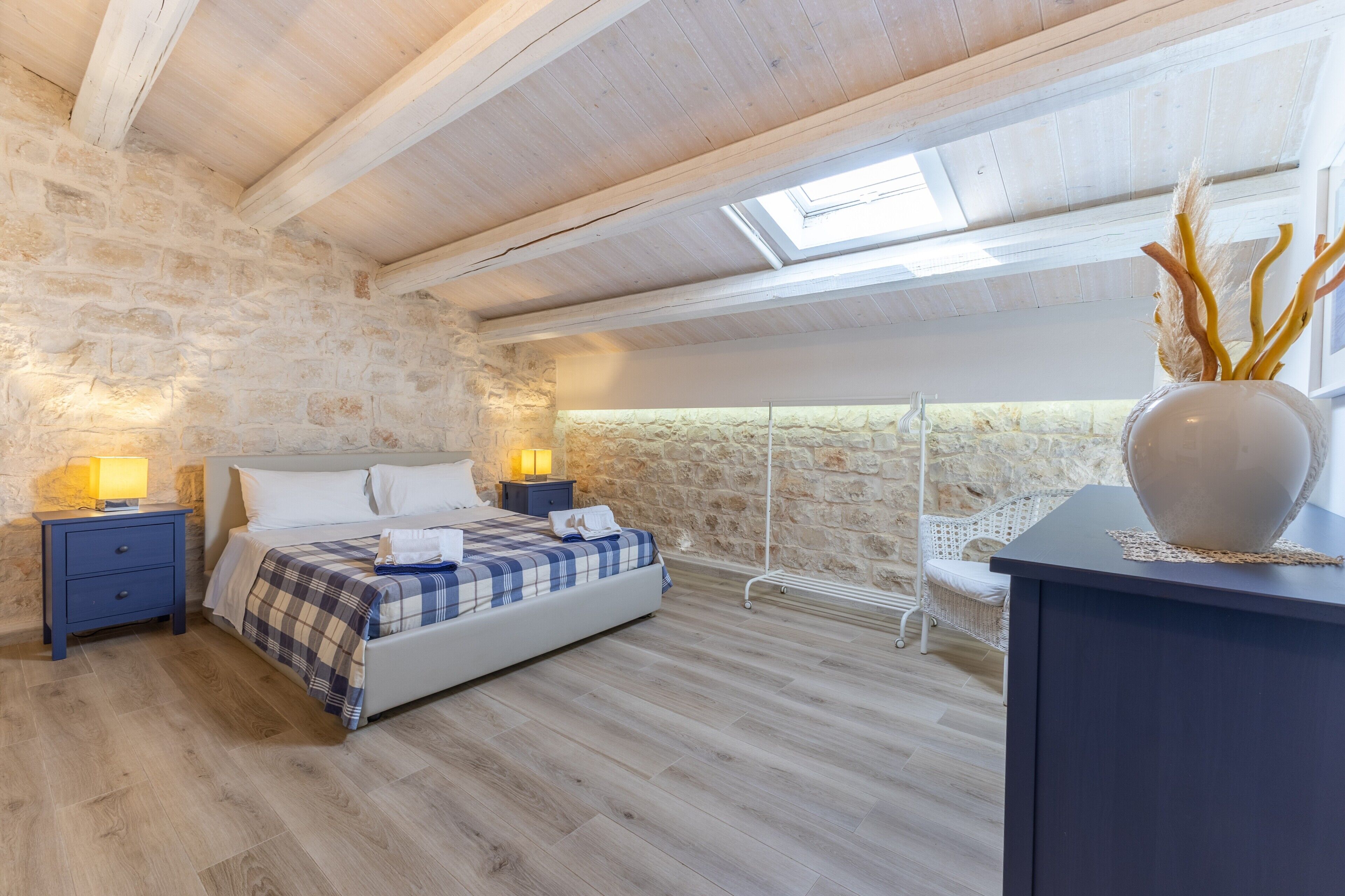 6 habitaciones, tabla de planchar con plancha y wifi gratis 