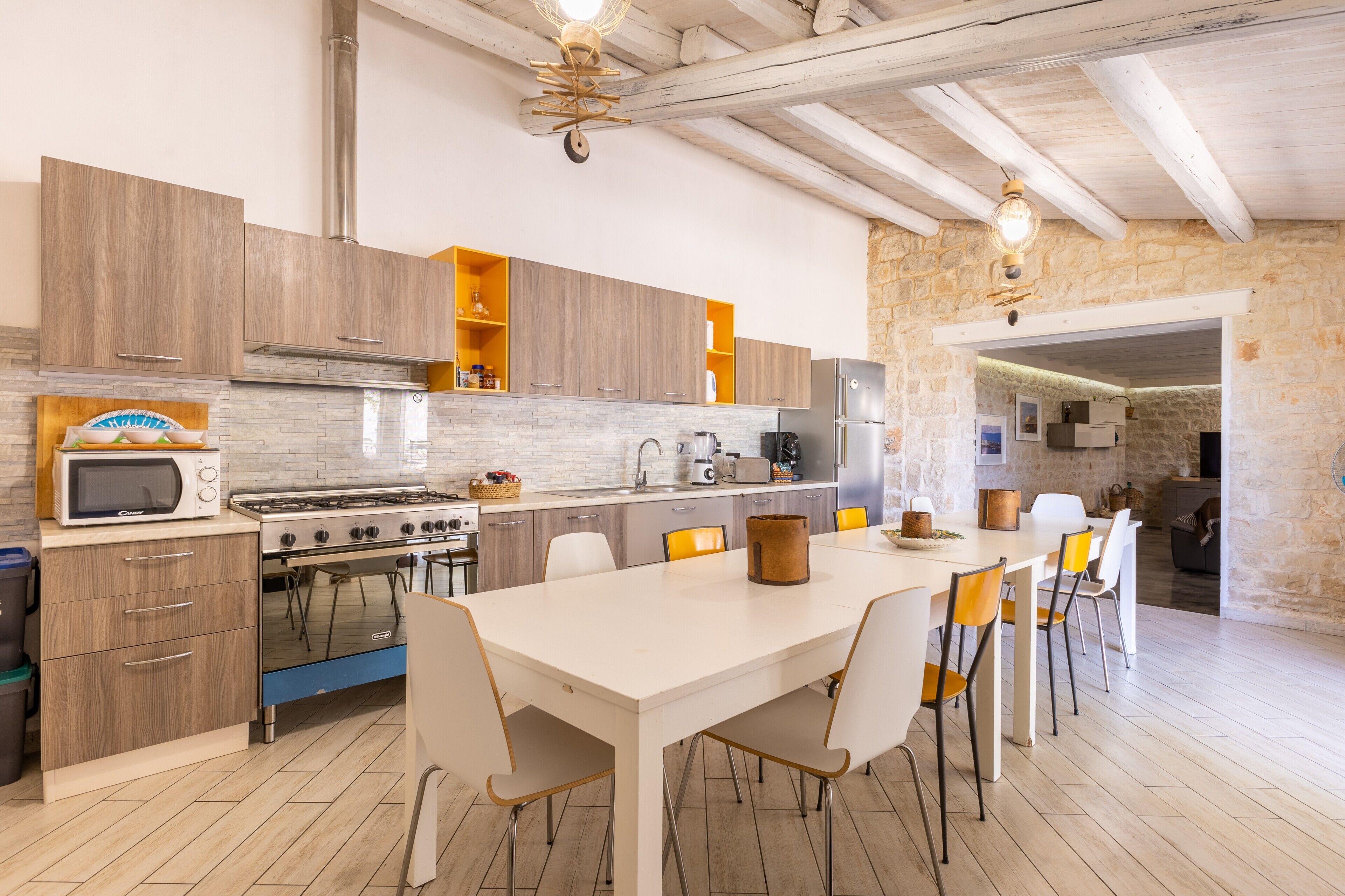 Refrigerador, microondas, horno, placa de cocina