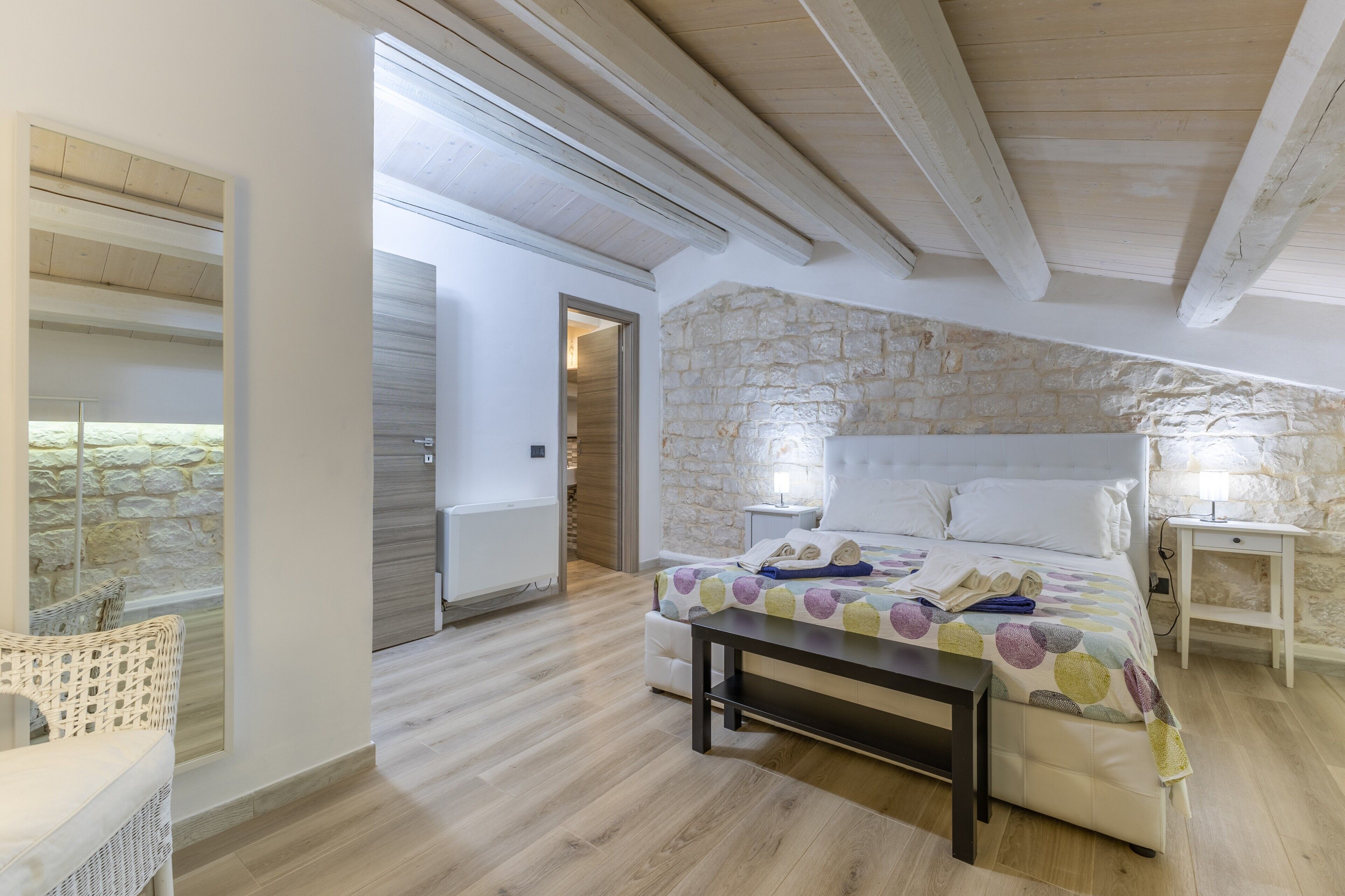 6 bedrooms, iron/ironing board, free WiFi, bed sheets