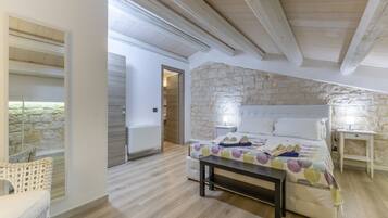 6 bedrooms, iron/ironing board, free WiFi, bed sheets