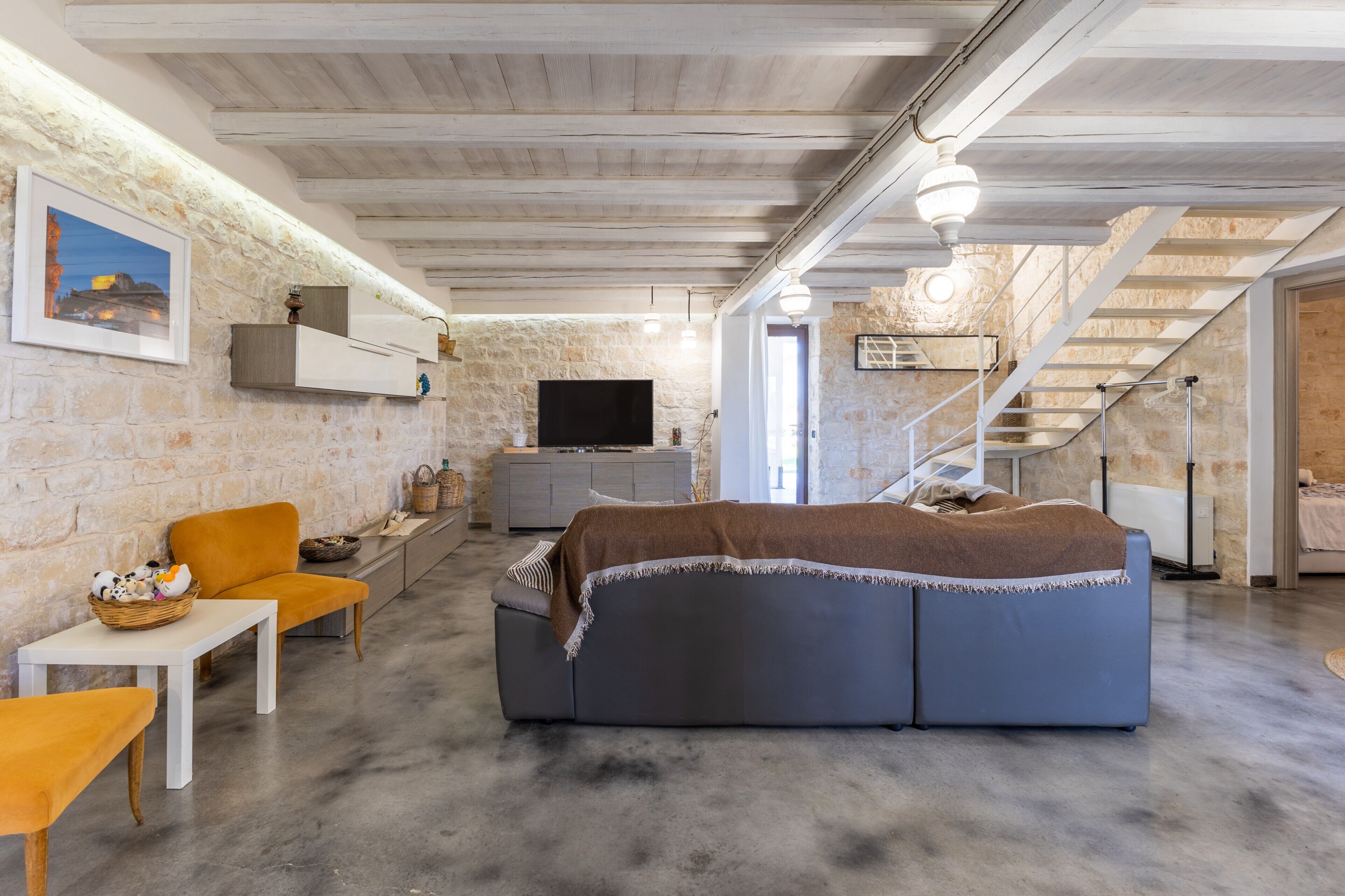 TV, tavolo da ping pong