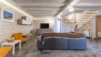 TV, tavolo da ping pong