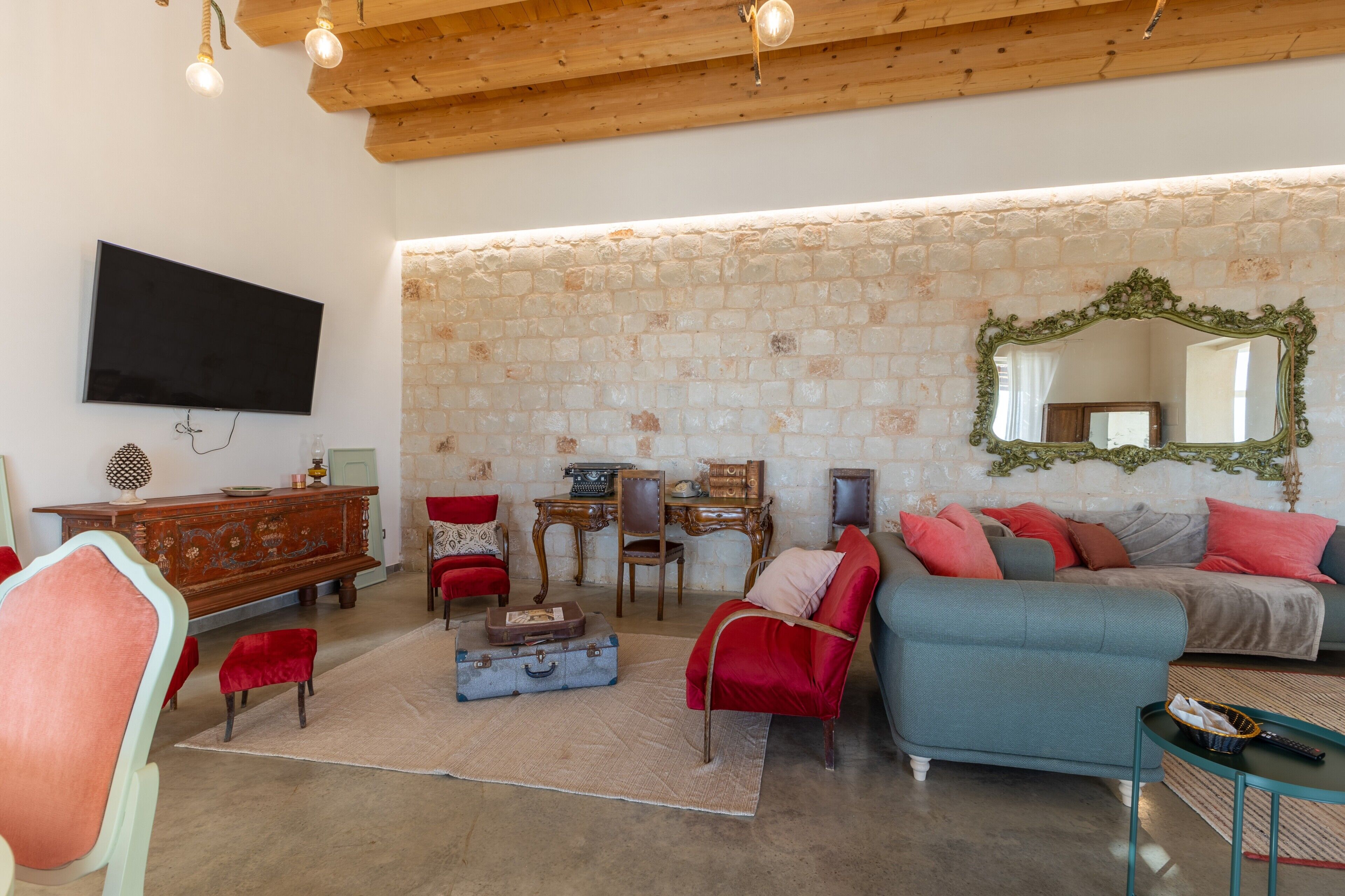 Tv och ett bordtennisbord