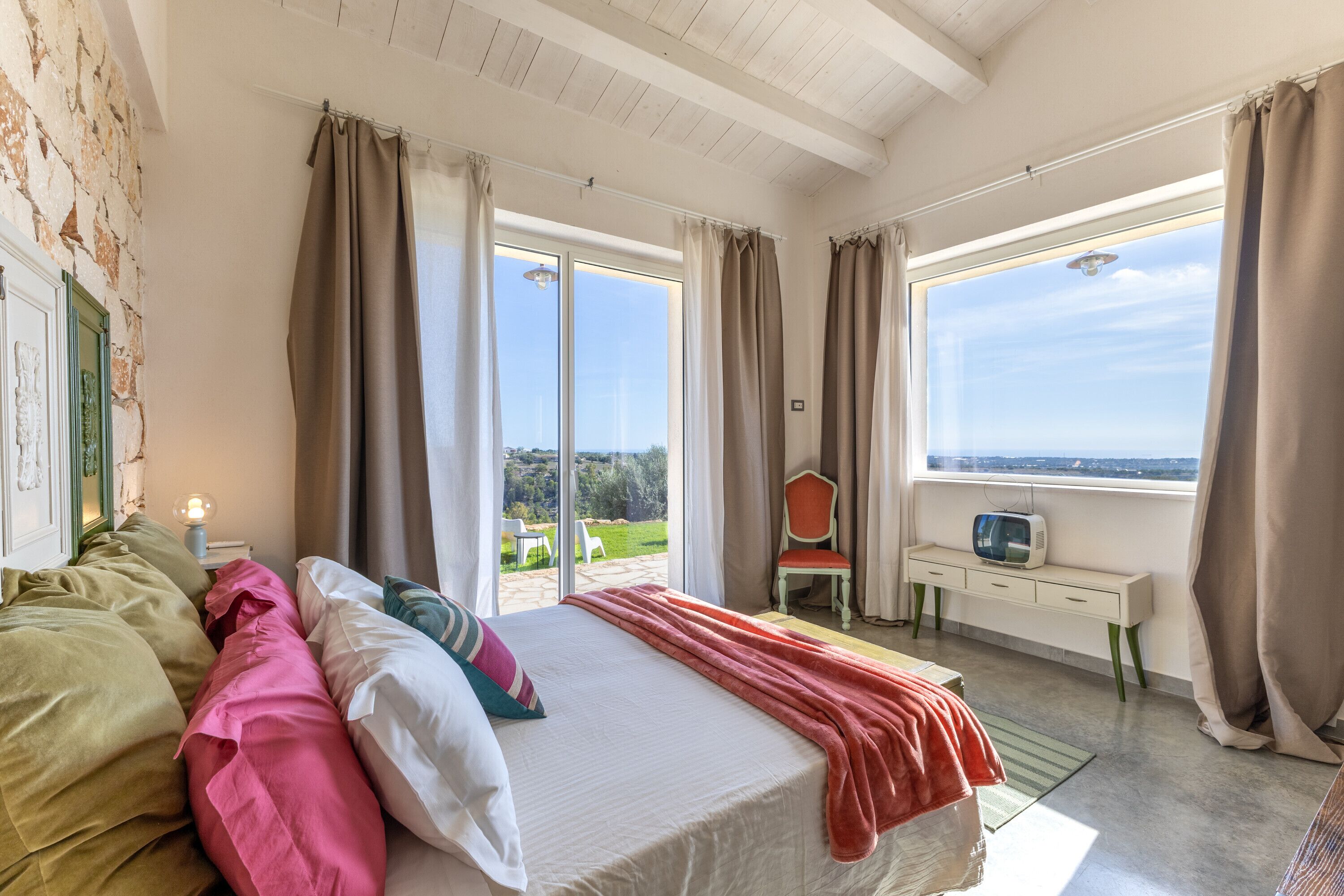 7 bedrooms, iron/ironing board, free WiFi, bed sheets