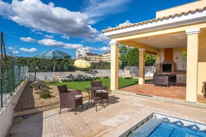 Outdoor dining - Villa 'Alvor' with Sea View, Wi-Fi and Air Conditioning (Alvor)