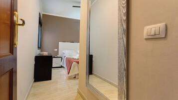 1 dormitorio, tabla de planchar con plancha, wifi gratis y ropa de cama